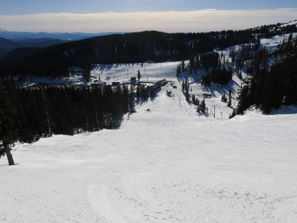 Ghế ngồi cáp treo Stadium và toàn cảnh khu vực nhà nghỉ tại Meadows Ski Resort, tháng 2 năm 2017