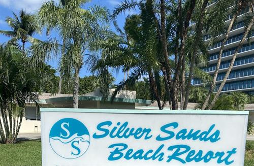 Bãi biển tại Silver Sands Beach Resort