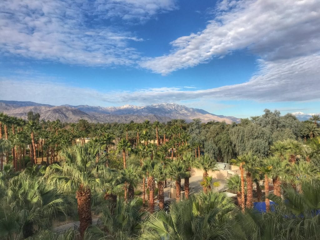 Khung cảnh Núi San Jacinto từ Hyatt Regency Indian Wells tại California.