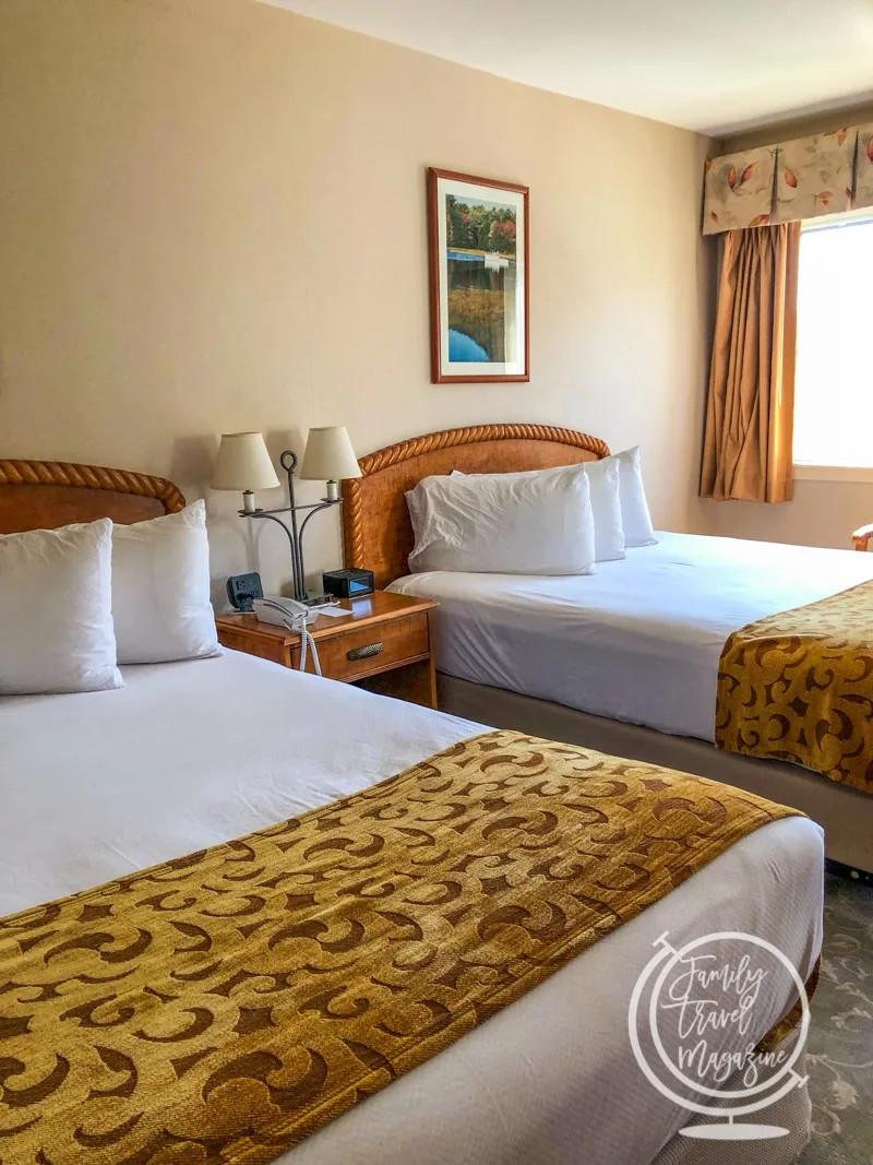 Phòng ngủ chính trong phòng suite gia đình tại Meadowmere Resort