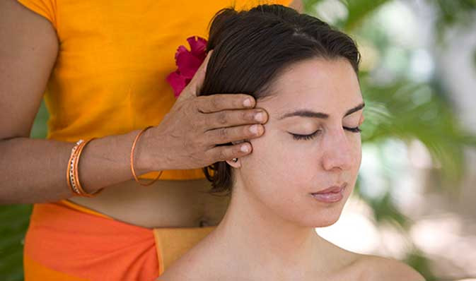 Liệu pháp massage Ayurveda tại khu nghỉ dưỡng ở Sri Lanka