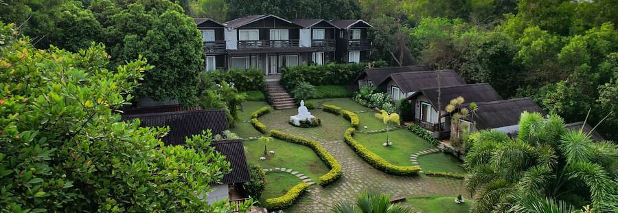Bãi biển cát trắng thanh bình tại Stone Wood Resort Goa