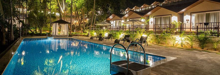 Toàn cảnh khu nghỉ dưỡng Stone Wood Premier Gokarna với kiến trúc hài hòa giữa thiên nhiên