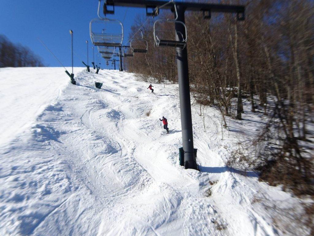 Sự đa dạng trên đường Main Street tại Wisp Ski Resort