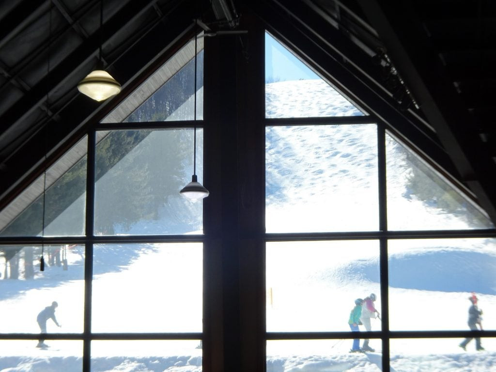 Bữa trưa với tầm nhìn đẹp tại Wisp Ski Resort