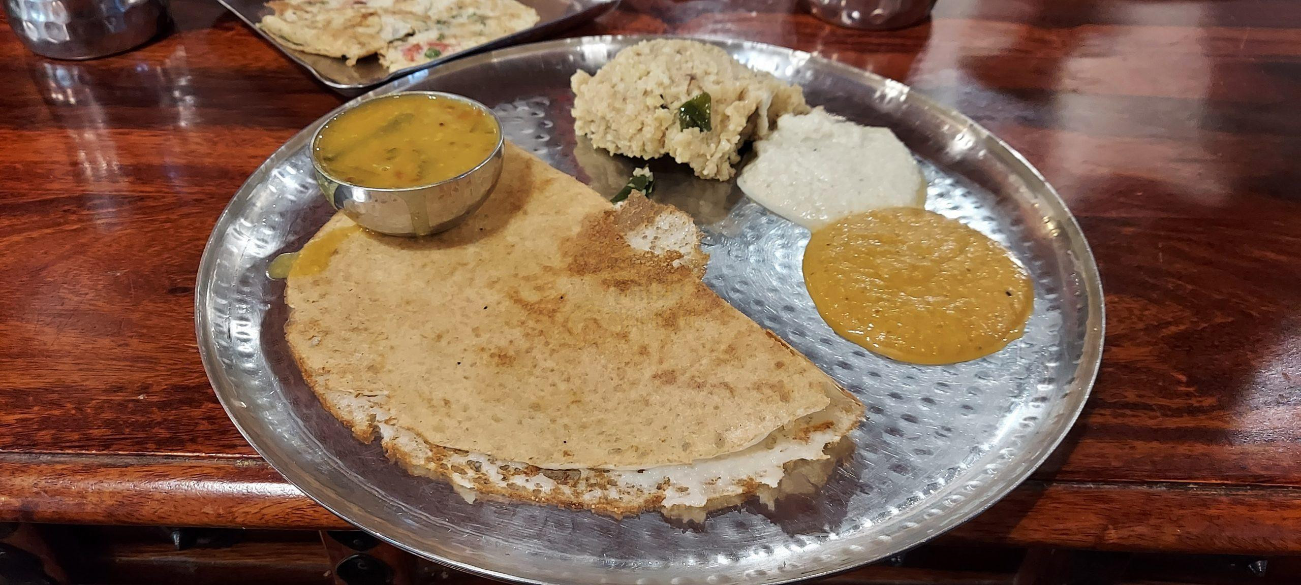 Mini Ghee Roast và Rava Pongal thơm ngon