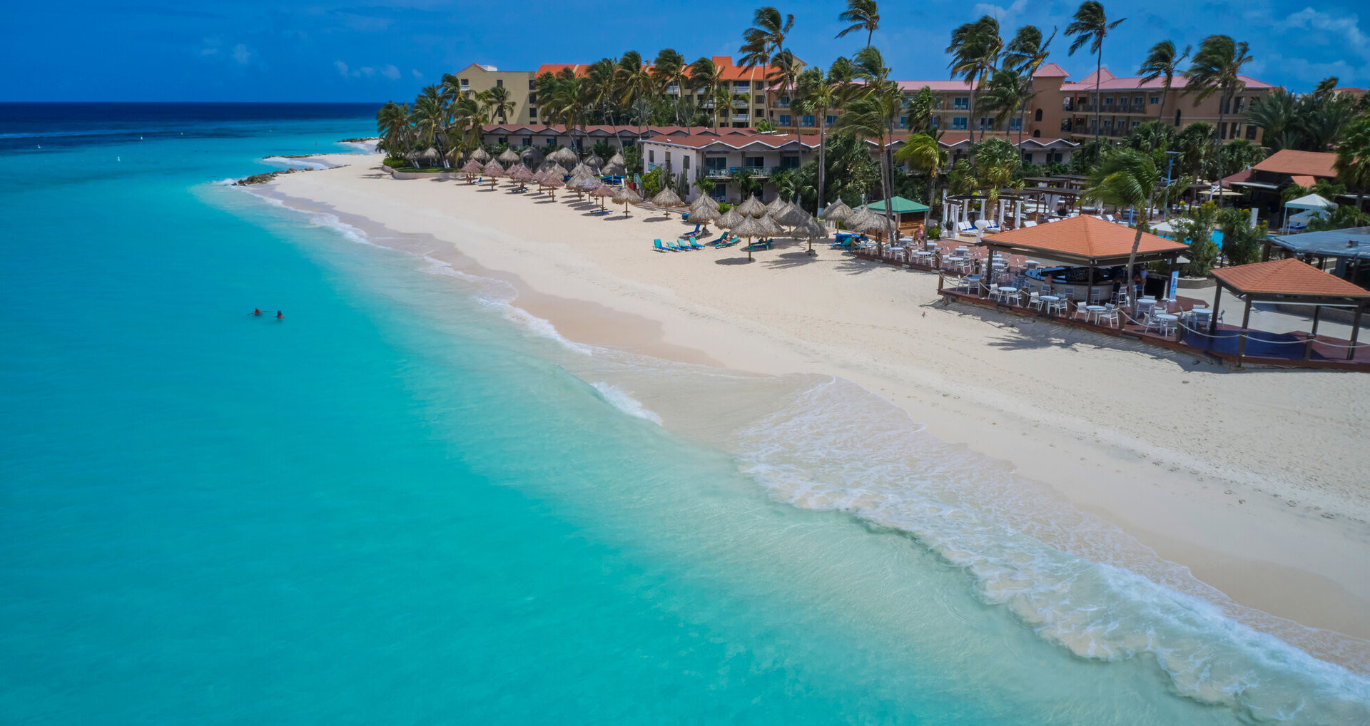 Phòng khách sạn sang trọng tại Aruba Resort với tầm nhìn ra biển