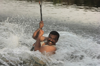 Girish tạo ra cú Splash lớn khi chơi zipline