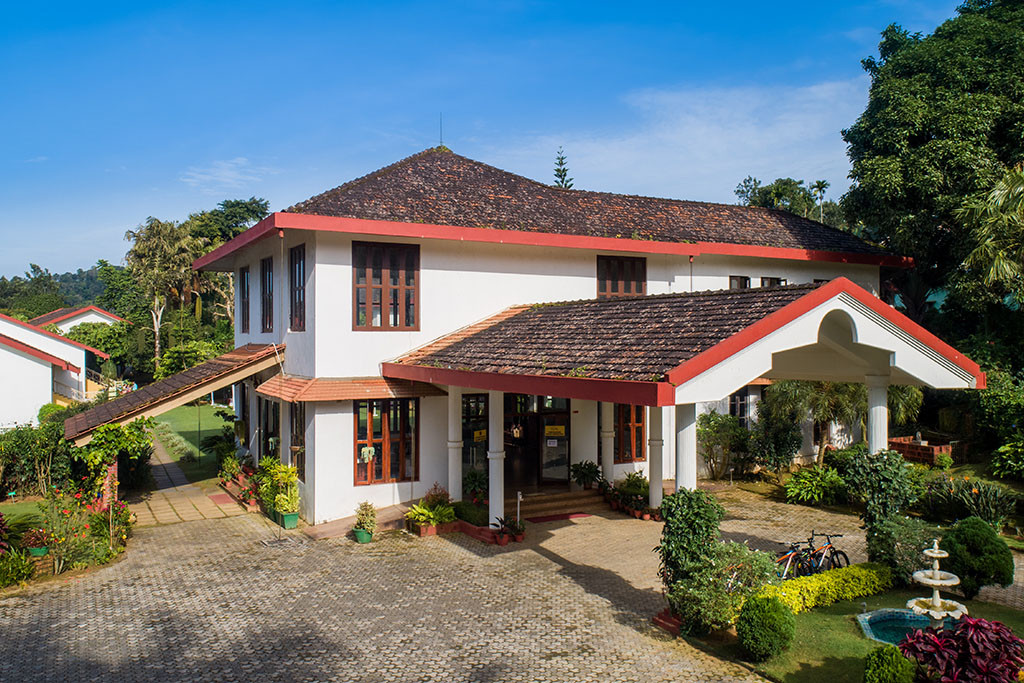 Sân golf xanh mướt tại Ambatty Greens Resort, Coorg