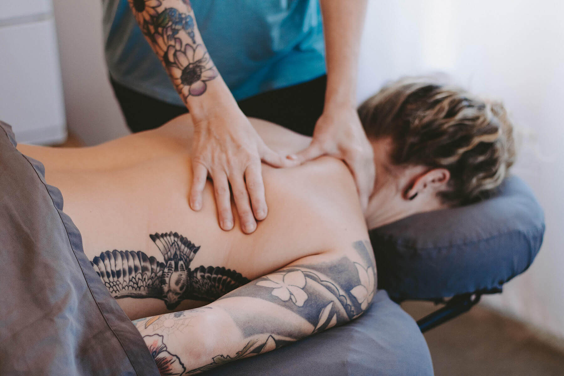 Dịch vụ massage tại Adrift Hotel ở bán đảo Long Beach.