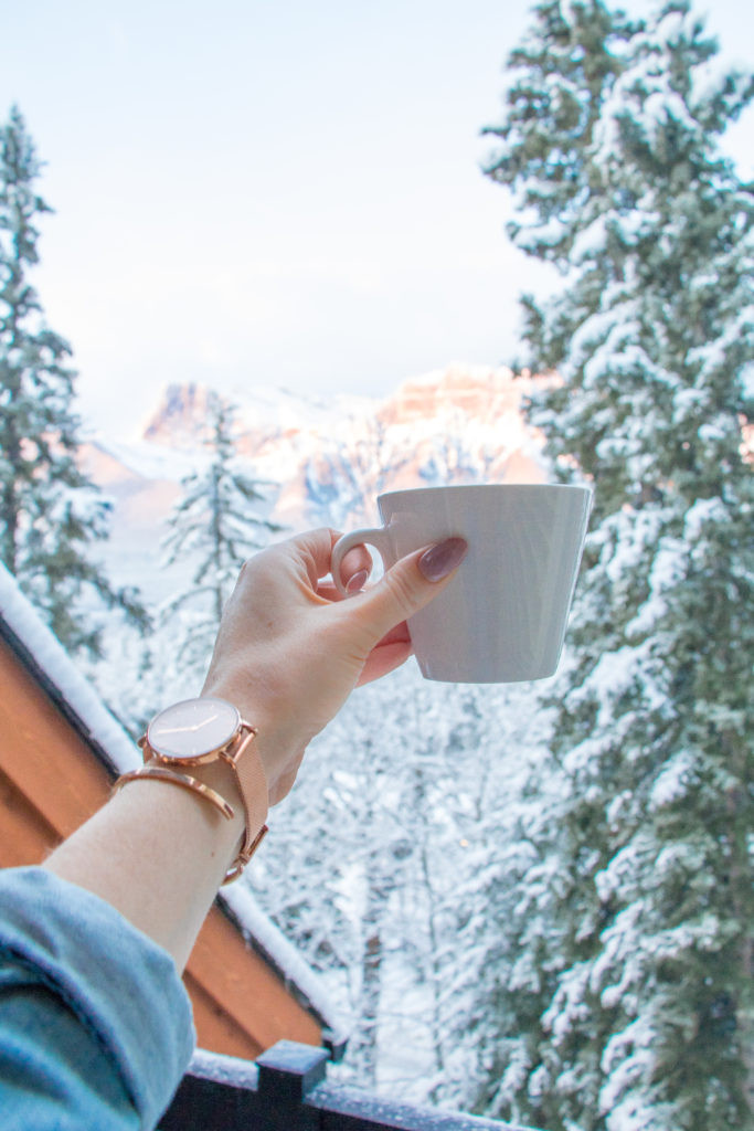 Solara Resort & Spa với tầm nhìn núi non hùng vĩ tại Canmore, Alberta