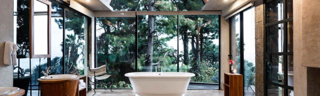 casaprana-rooms-Luxury suite-bathroom.jpg