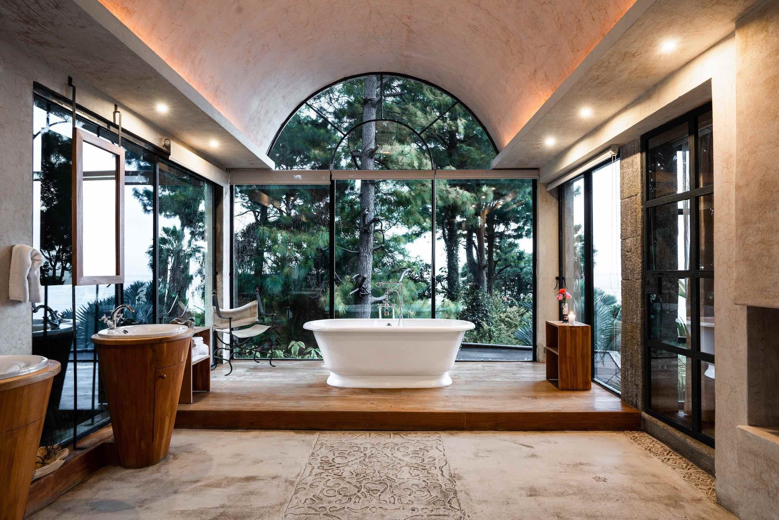 casaprana-rooms-Luxury suite-bathroom.jpg
