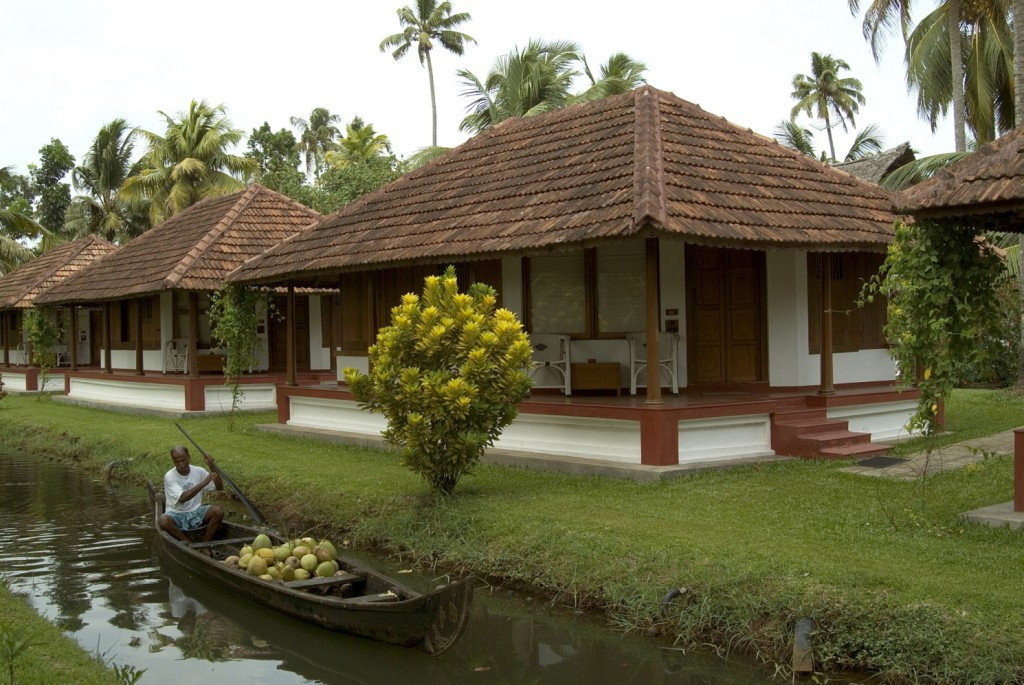 Hồ bơi xanh mát tại Coconut Lagoon Resort