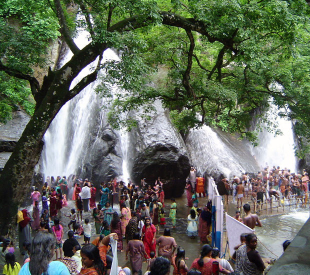 Thác nước Five Falls hùng vĩ và tráng lệ với năm dòng nước chảy