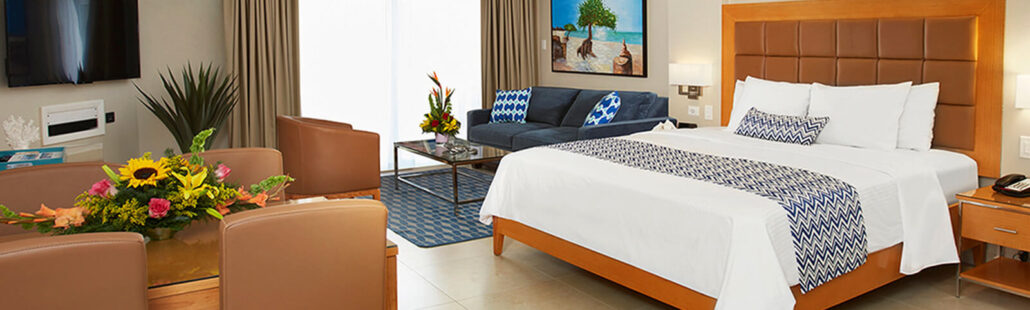 Phòng ngủ sang trọng tại Divi Dutch Village Beach Resort ở Aruba