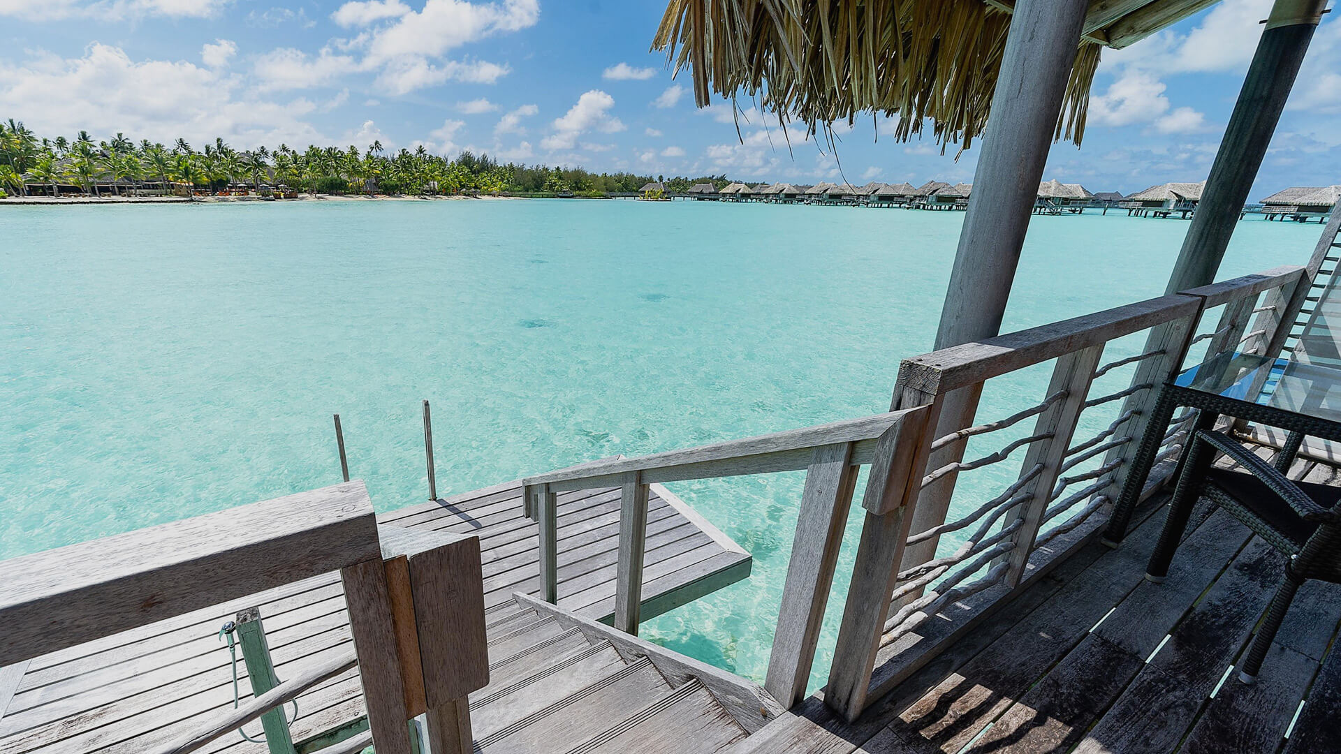 Biệt thự trên mặt nước tại Intercontinental Bora Bora Resort & Thalasso Spa