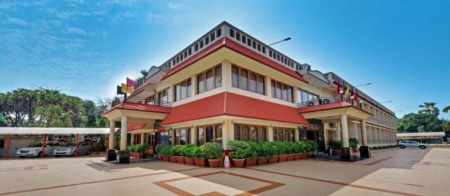 Bãi biển Nagoa, Diu với cát trắng và biển xanh