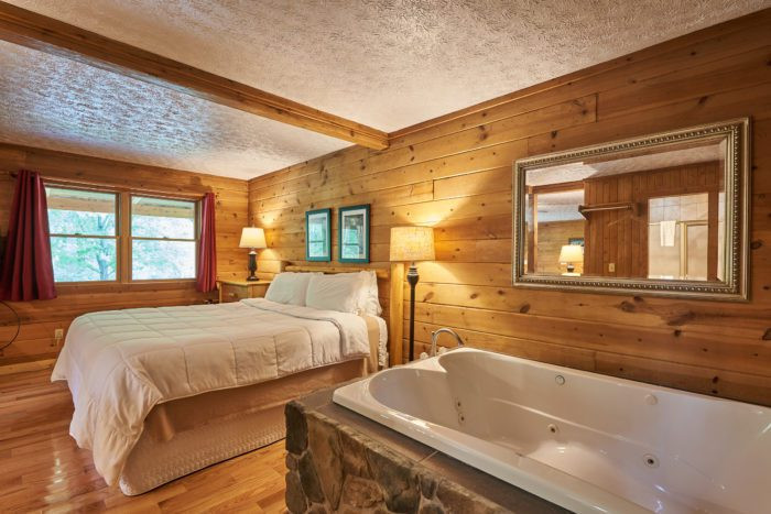 Cabin một phòng ngủ với bồn tắm jacuzzi mang đến không gian lãng mạn