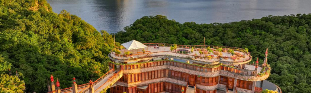 Khu nghỉ dưỡng Jade Mountain nhìn từ trên cao