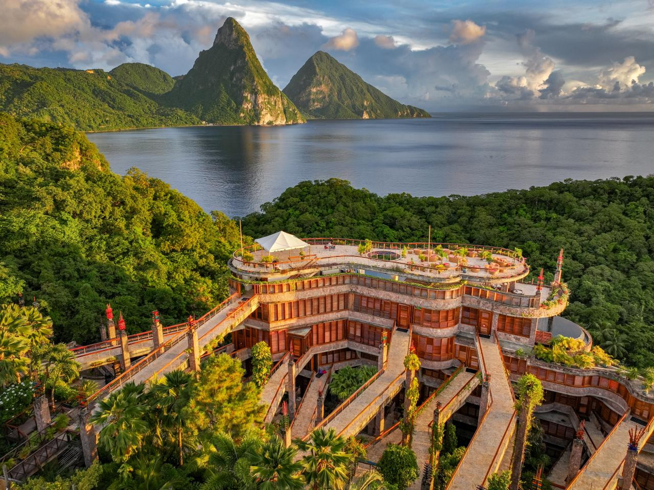 Khu nghỉ dưỡng Jade Mountain nhìn từ trên cao