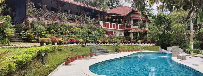 Hồ bơi trong xanh tại Tranquil Resort Wayanad