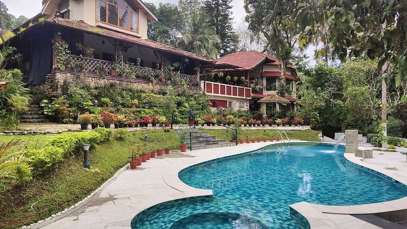 Hồ bơi trong xanh tại Tranquil Resort Wayanad