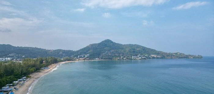 Bãi biển Kamala yên bình, nơi tọa lạc của InterContinental Phuket Resort