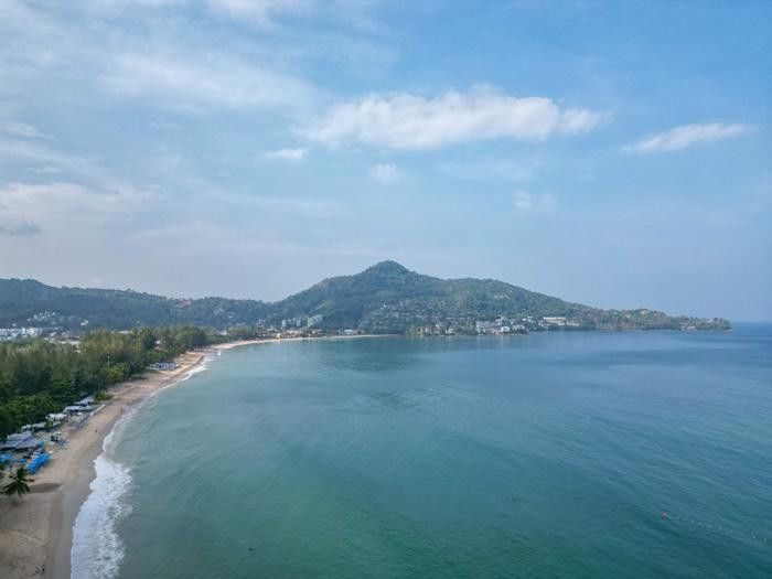 Bãi biển Kamala yên bình, nơi tọa lạc của InterContinental Phuket Resort