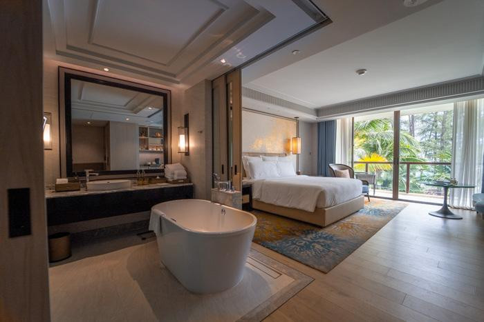 Phòng Premium sang trọng với tầm nhìn hướng biển tại InterContinental Phuket Resort