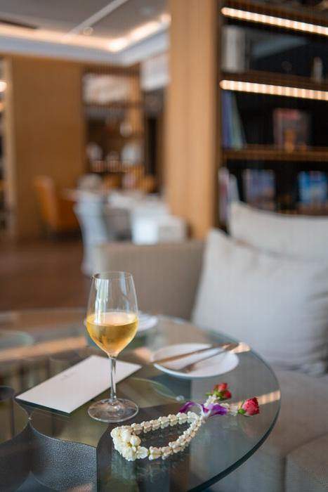 Nhân viên tận tâm chào đón khách tại InterContinental Phuket Resort