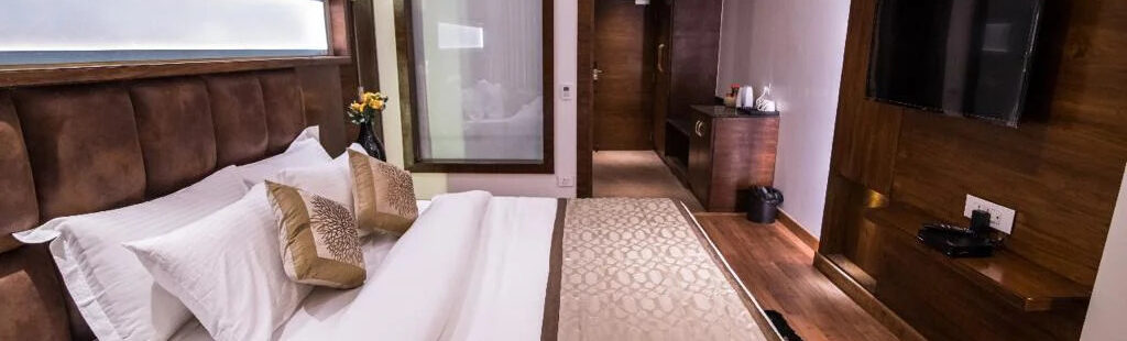 Phòng Executive Deluxe with Mountain View tại Coral Resort and Spa Manali.