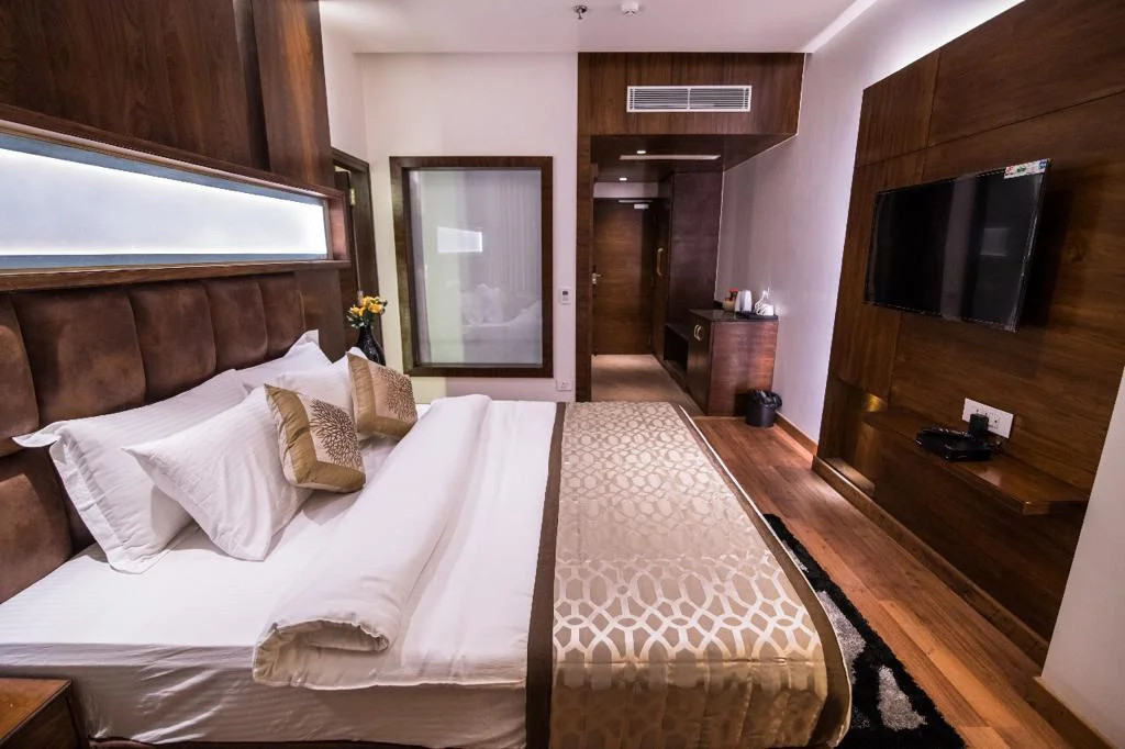 Phòng Executive Deluxe with Mountain View tại Coral Resort and Spa Manali.