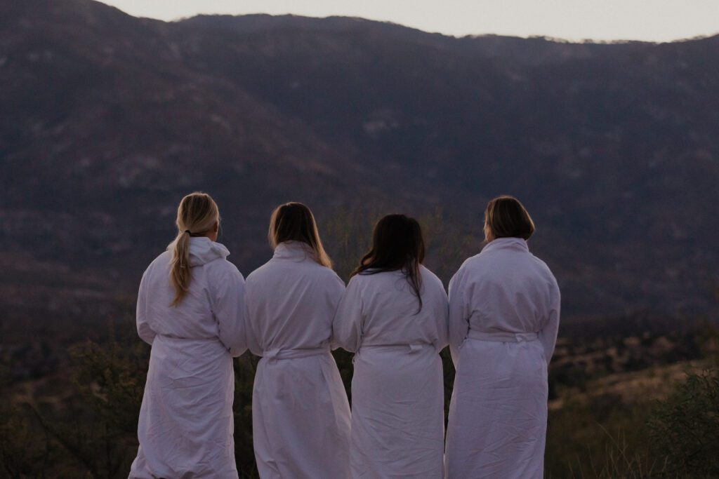 Phụ nữ mặc áo choàng spa tại Miraval Arizona