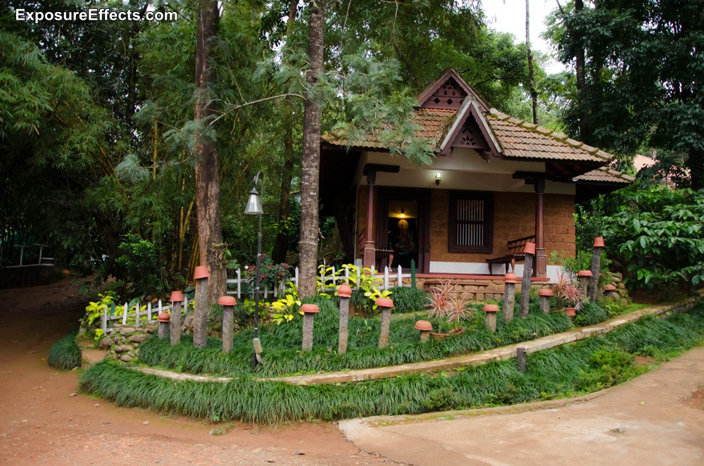 Khu vực lễ tân tại Misty Woods Coorg Resorts, Karnataka, Ấn Độ