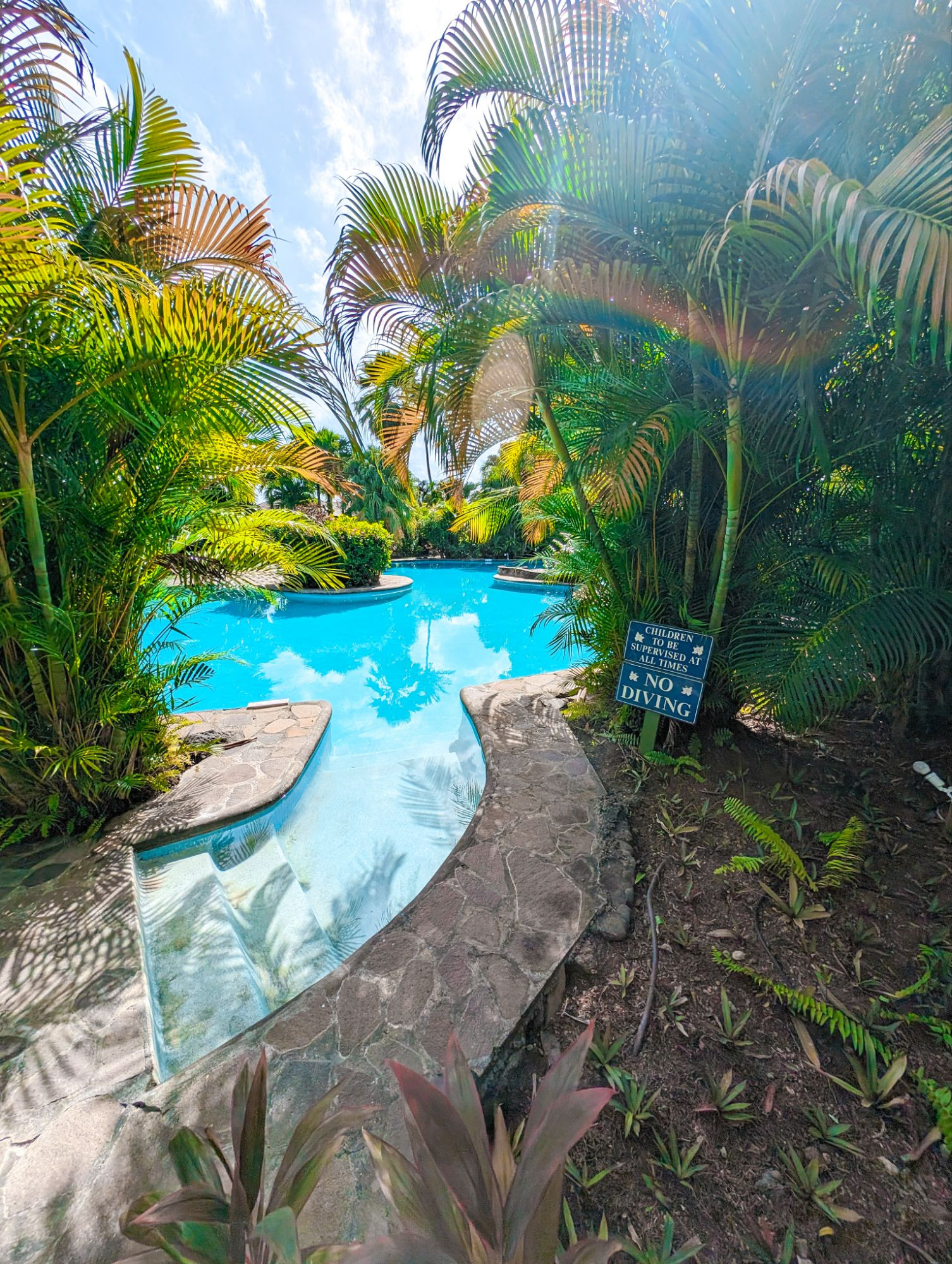 Bãi biển tuyệt đẹp tại Young Island Resort