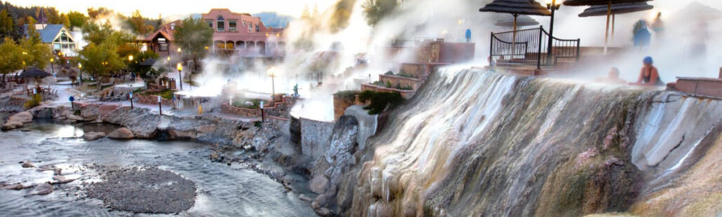 Thị trấn Pagosa Springs bên dòng sông San Juan thơ mộng với những cửa hàng và phòng trưng bày nghệ thuật địa phương