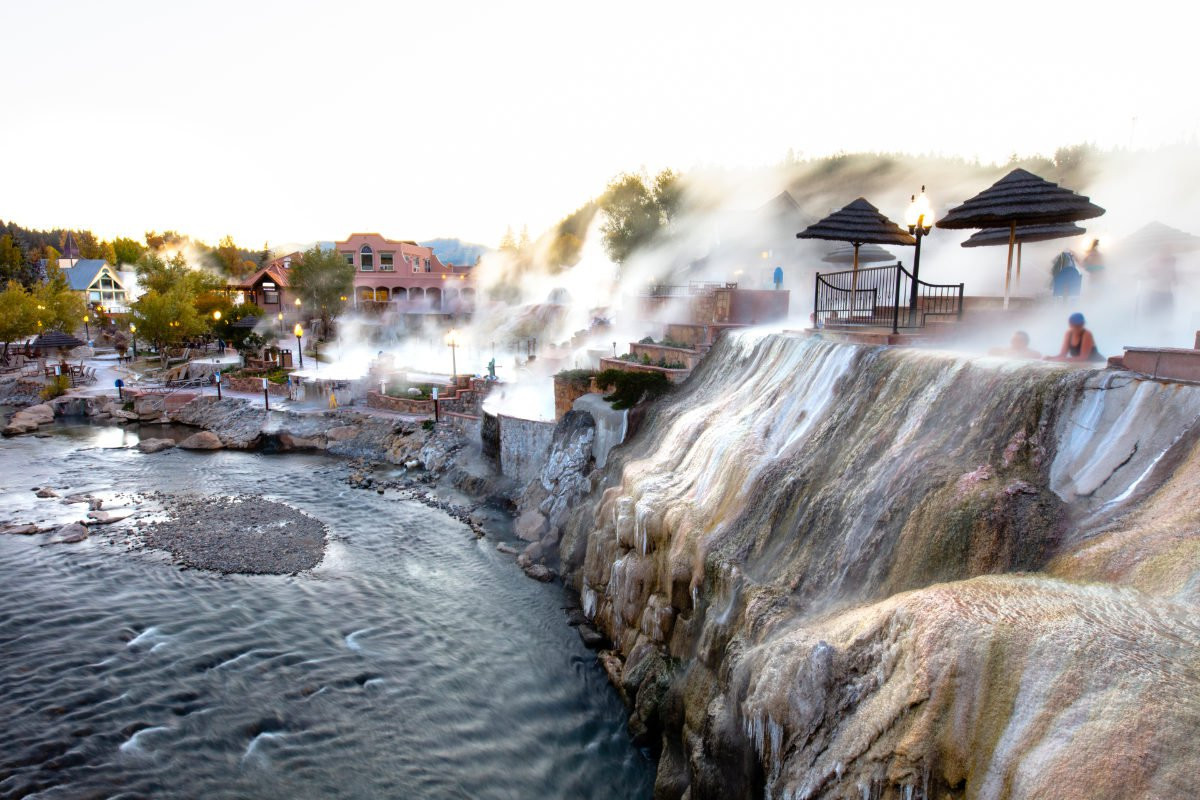 Thị trấn Pagosa Springs bên dòng sông San Juan thơ mộng với những cửa hàng và phòng trưng bày nghệ thuật địa phương