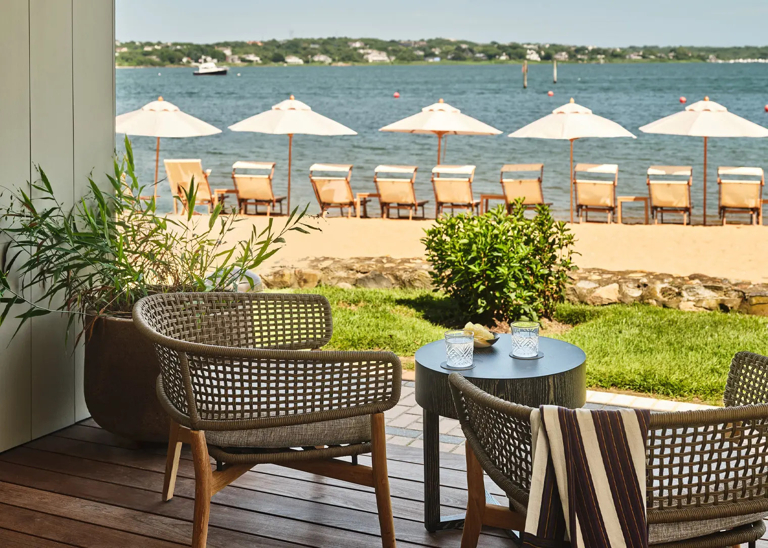 Phòng nghỉ tại Montauk Yacht Club Resort với tầm nhìn ra biển