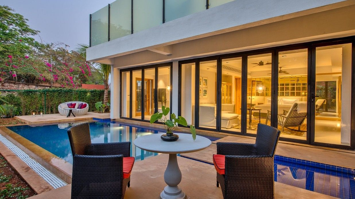 Khu vực hồ bơi riêng tại Azaya XL Pool Suite