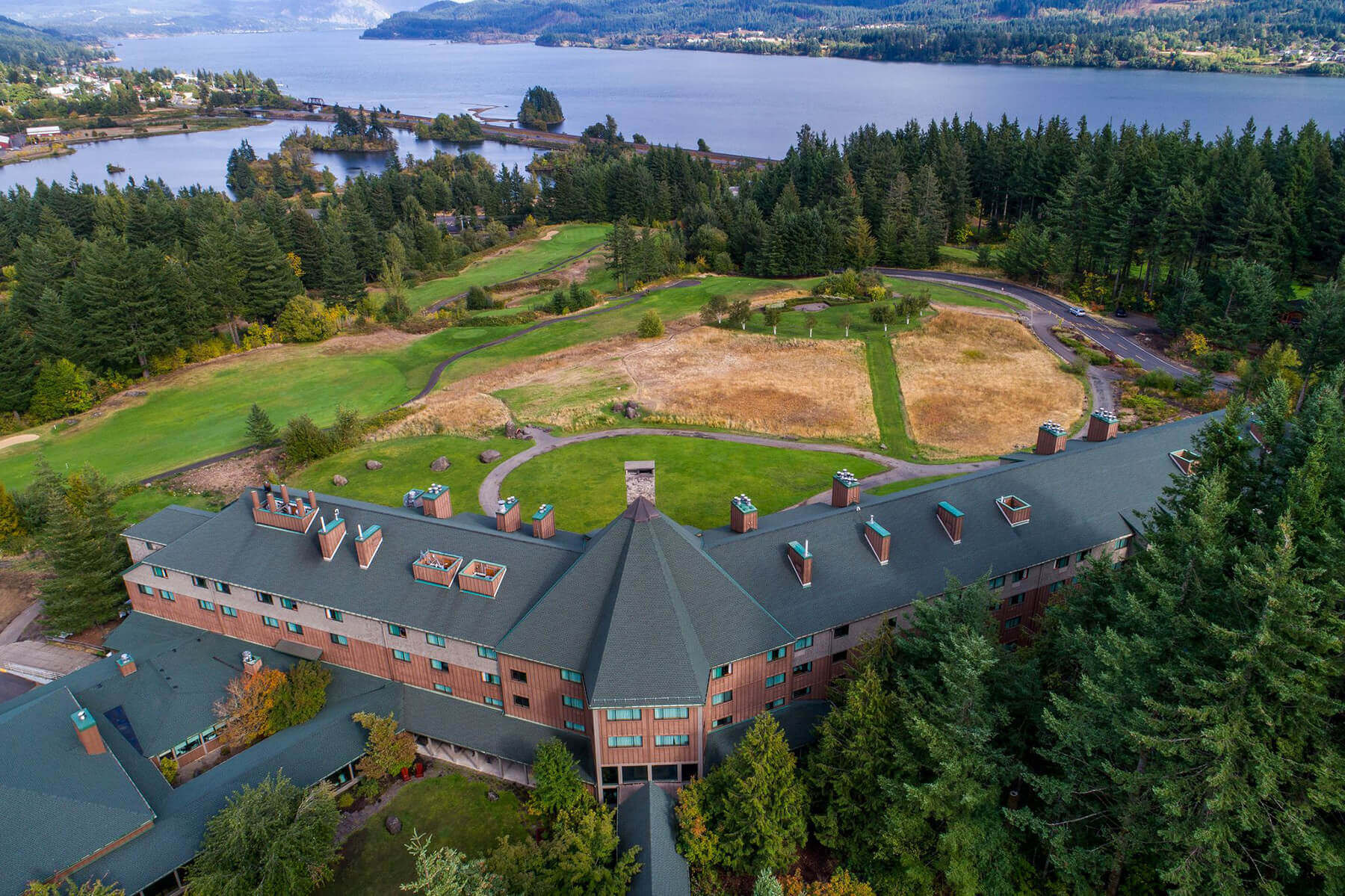Skamania Lodge nhìn từ bên ngoài.