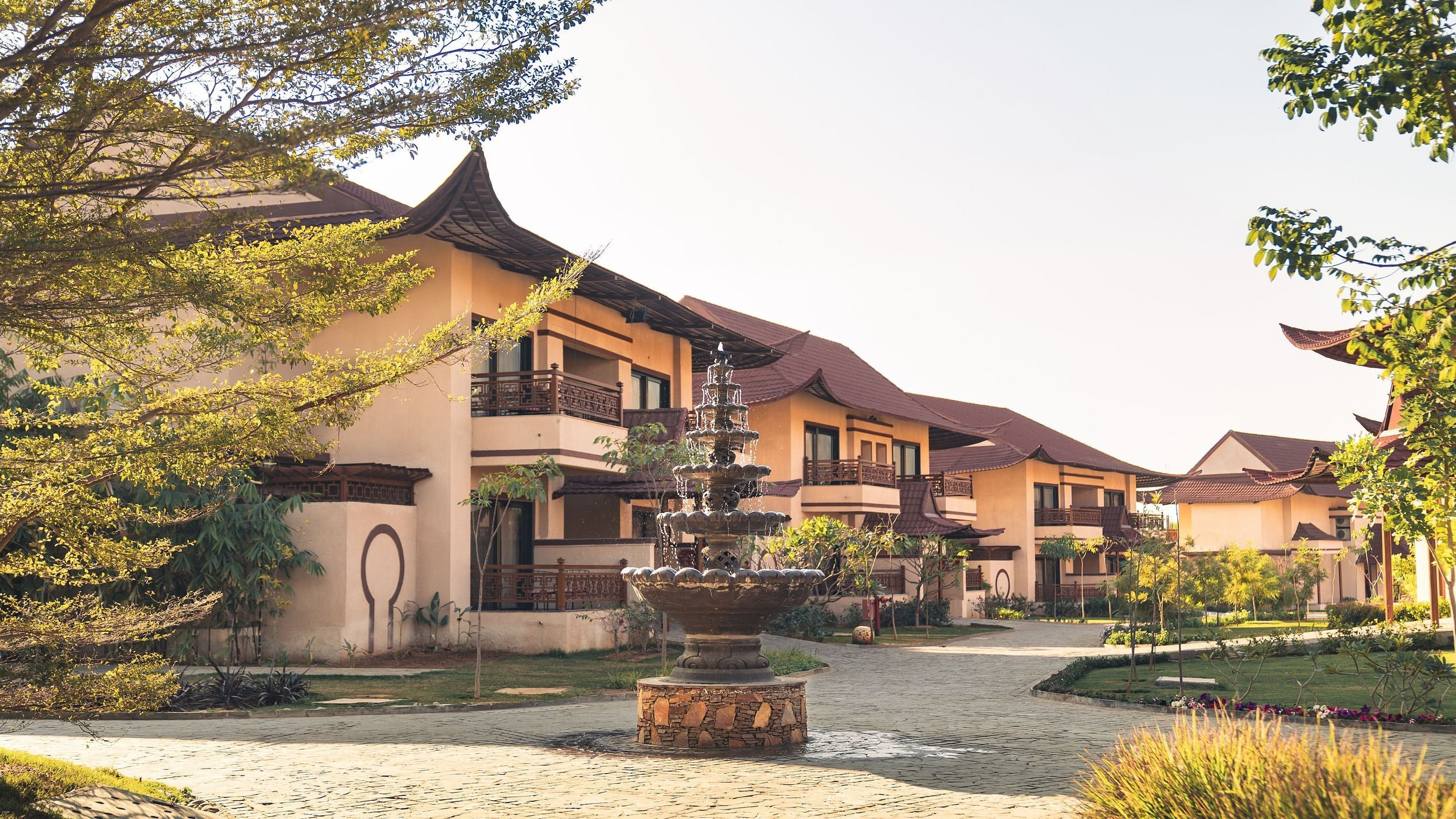 Khuôn viên xanh mát tại Ananta Spa & Resorts Jaipur