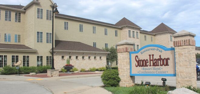 Stone Harbor Resort Sturgeon Bay nhìn từ mặt nước