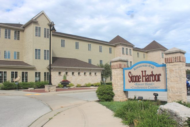 Stone Harbor Resort Sturgeon Bay nhìn từ mặt nước