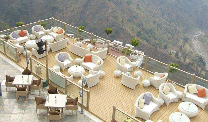 Khung cảnh tuyệt đẹp tại Timber Trail Resort, Parwanoo với cáp treo độc đáo và tầm nhìn bao quát thung lũng xanh mướt