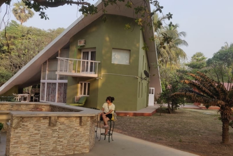 Một góc phòng suite sang trọng với tầm nhìn ra biển tại khu nghỉ dưỡng Uran
