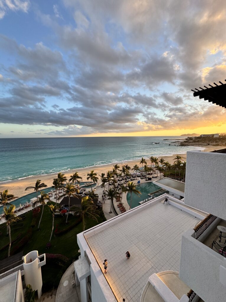 Toàn cảnh Marquis Los Cabos nhìn từ biển