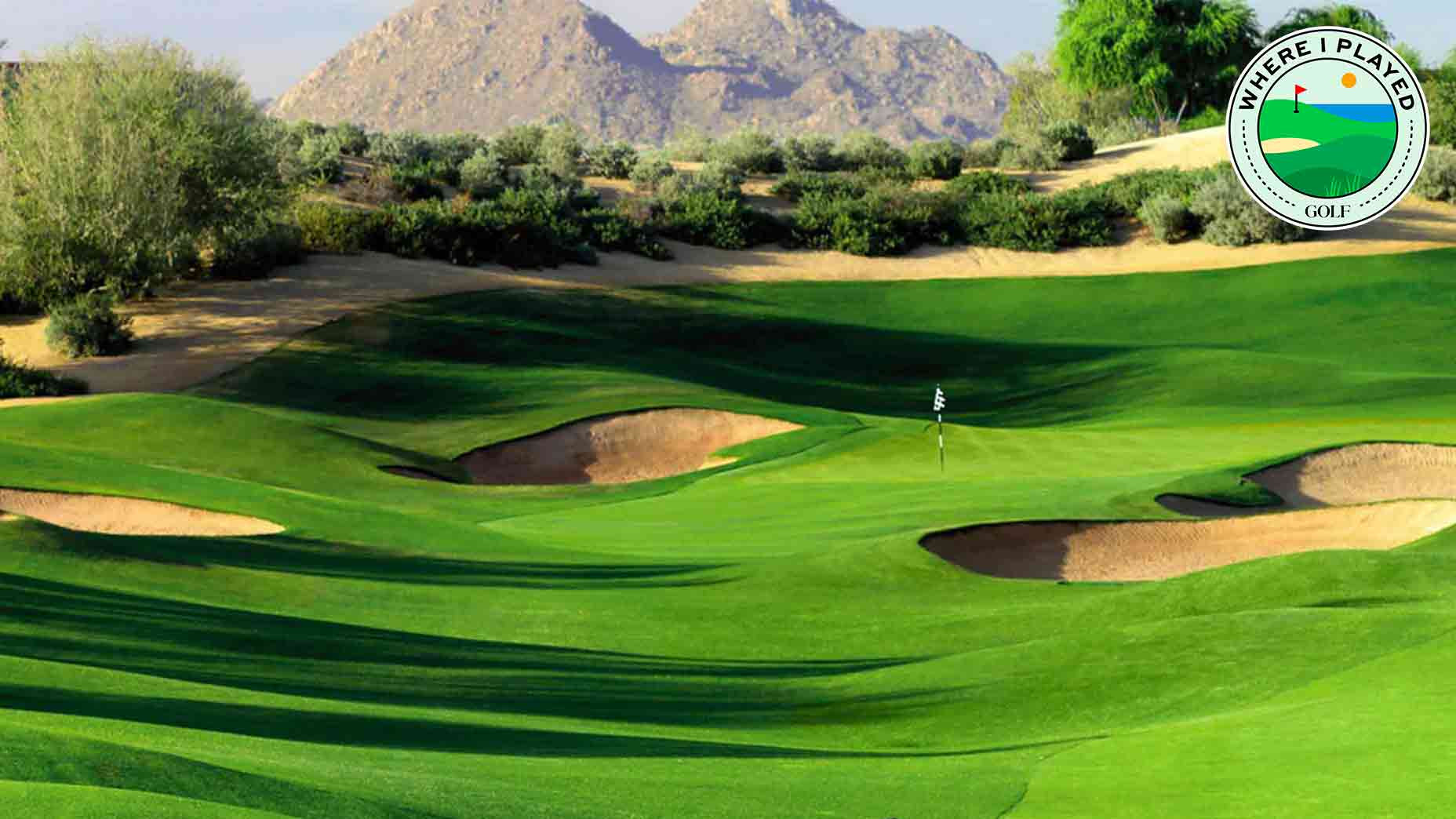 Sân golf Westin Kierland với thảm cỏ xanh mướt và hồ nước nhân tạo
