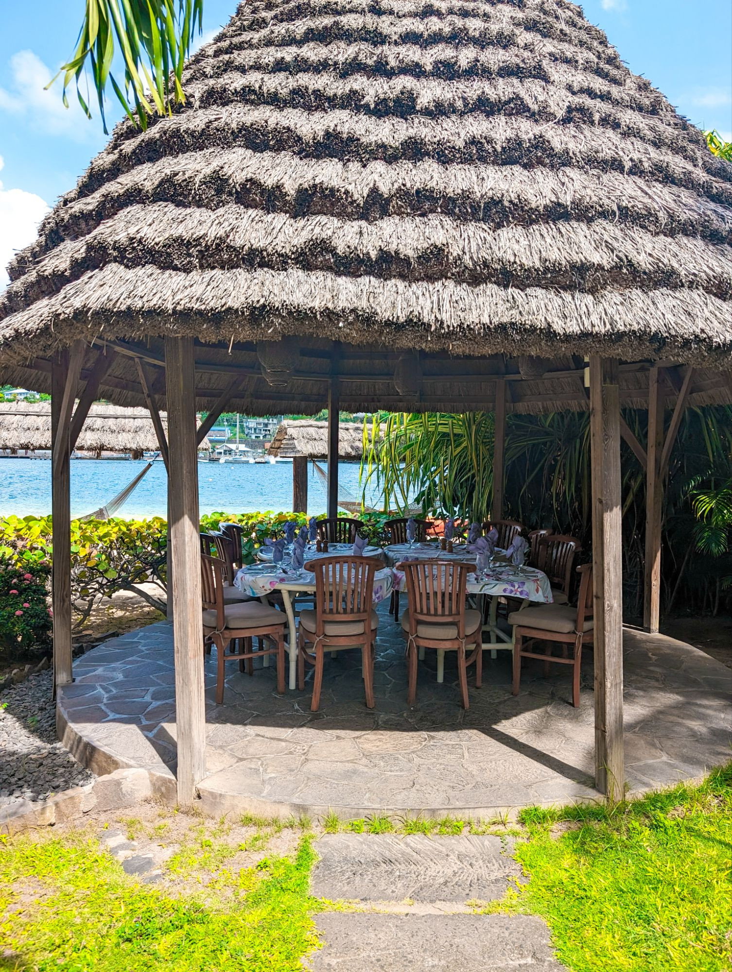 Bữa tối lãng mạn tại Young Island Resort
